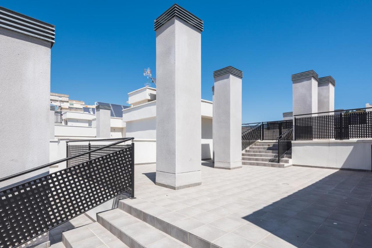 Atico Con Terraza Ac 1hab En El Centro Y Piscina Comunitaria Malaga