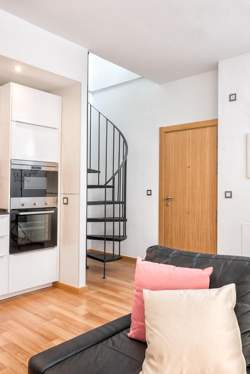 Apartament Atico Con Terraza Ac 1hab En El Centro Y Piscina Comunitaria