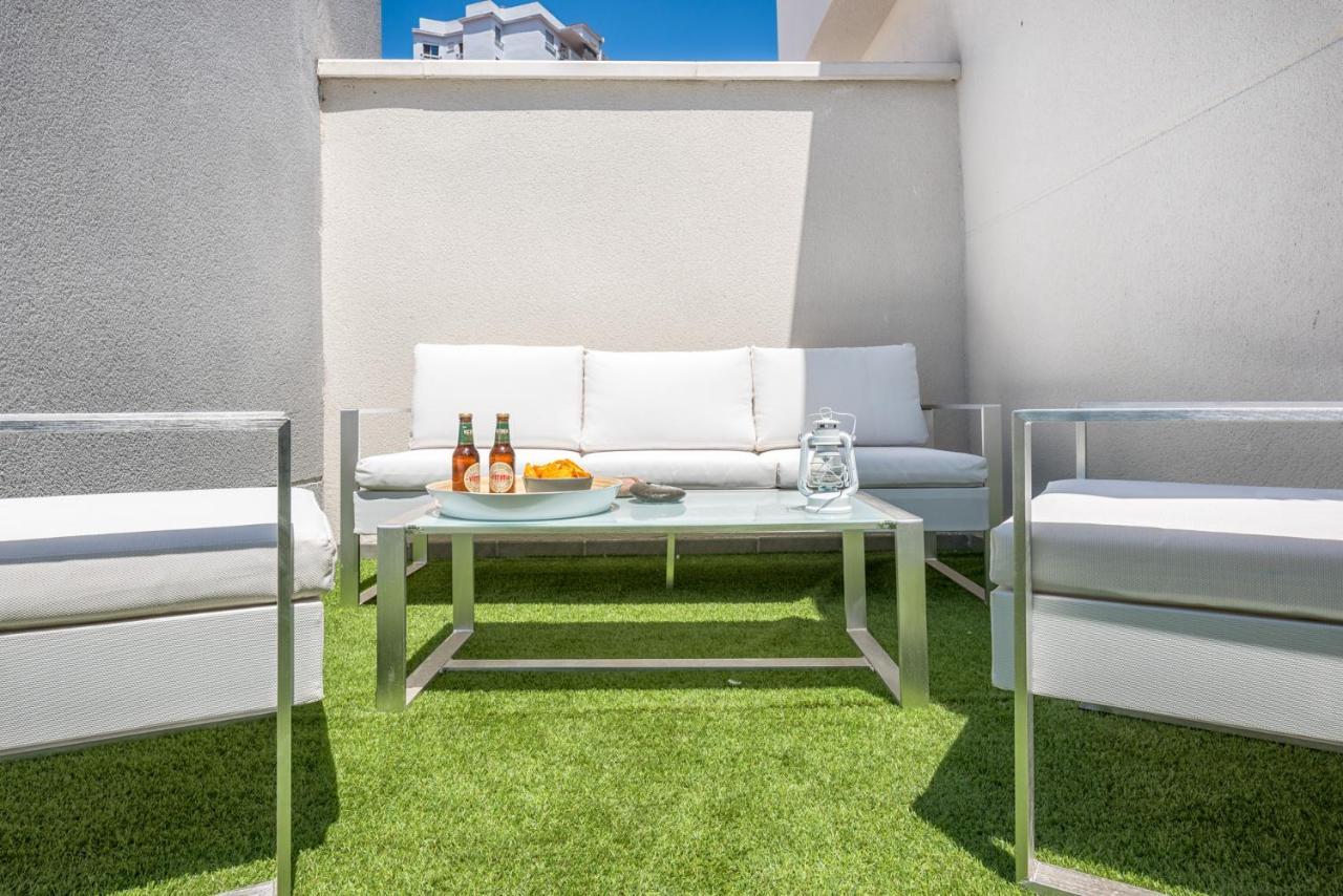 Atico Con Terraza Ac 1hab En El Centro Y Piscina Comunitaria * Malaga