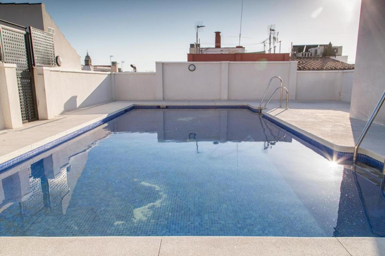 Apartament Atico Con Terraza Ac 1hab En El Centro Y Piscina Comunitaria